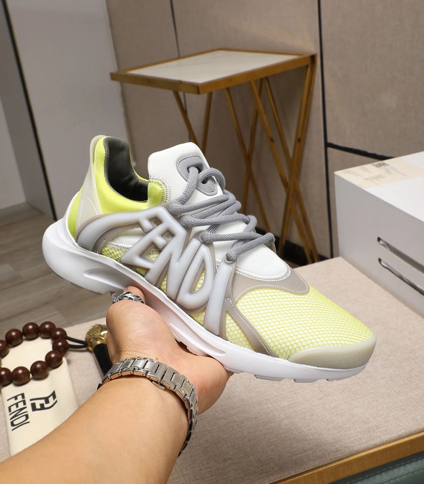 Men's Men's Shoes 💰800 Fendi Fendi's latest Tag series of men's casual mesh sports running shoes, originally purchased and developed, this Tag sneaker is a one-leg sneaker, made of black high-tech mesh material with gray neoprene details. Oversized FENDI lettering on the side and translucent rubber details. Light and flexible rubber running shoe soles, beautifully packaged at the delivery counter, customized breathable lining, original molded foam rubber outsole, sole thickness: 3.5CM! Size: 40-44 (customized at 39.45.46)